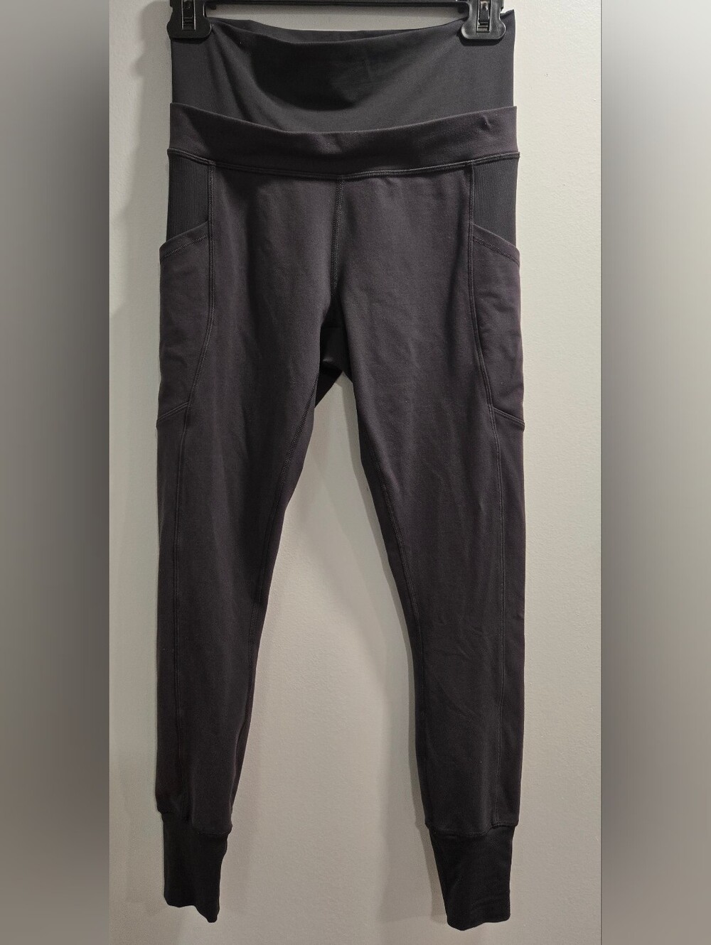 Lululemon High Rise Leggings with Side Pockets Black Size 4